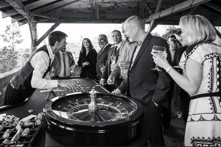 A wedding party at the tables – GB Fun Casinos mono