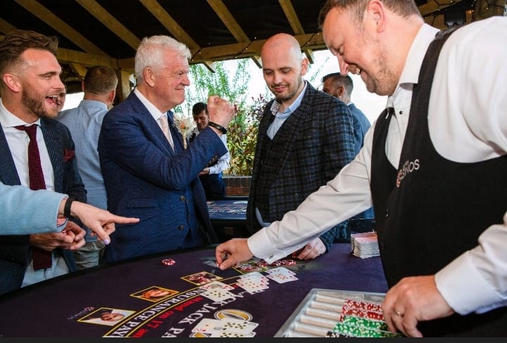 A wedding party at the tables – GB Fun Casinos