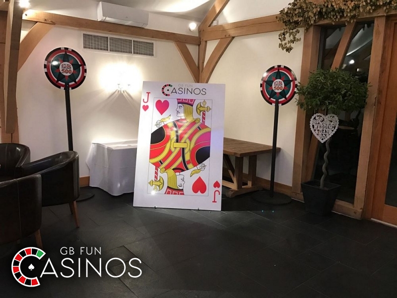 A giant playing card – GB Fun Casinos
