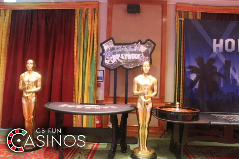 Giant Oscar Figures - a night at the Oscars – GB Fun Casinos